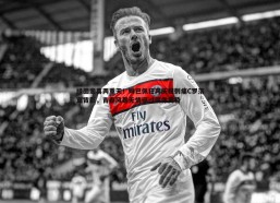 问鼎娱乐-绿茵悲喜两重天！姆巴佩狂奔庆祝刺痛C罗落寞背影，青春风暴无情碾过偶像黄昏