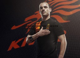 问鼎娱乐-赛场宿敌亦是心灵挚友 詹姆斯深情致贺罗斯1号球衣荣耀退役