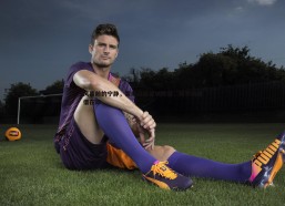 问鼎娱乐-风暴前的宁静，雷斯缺席曼城阵容，赫罗纳租借在即