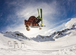 问鼎娱乐-药厂豪掷3500万镑锁定红军新星 22岁中卫宽萨成队史标王